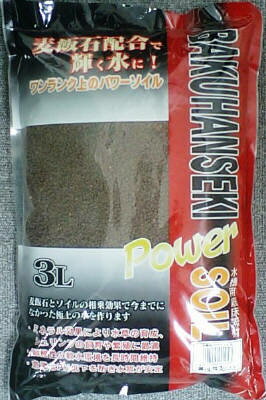 【メーカー・ブランド】ソネケミファ【原材料】熊本産土と麦飯石【サイズ】幅：250 x 奥行き：370 x 高さ：50（mm）原産国：日本宮崎県産の茶土に麦飯石パウダーを混合し焼成。ソイルの吸着力と麦飯石のミネラル効果が期待出来ます。