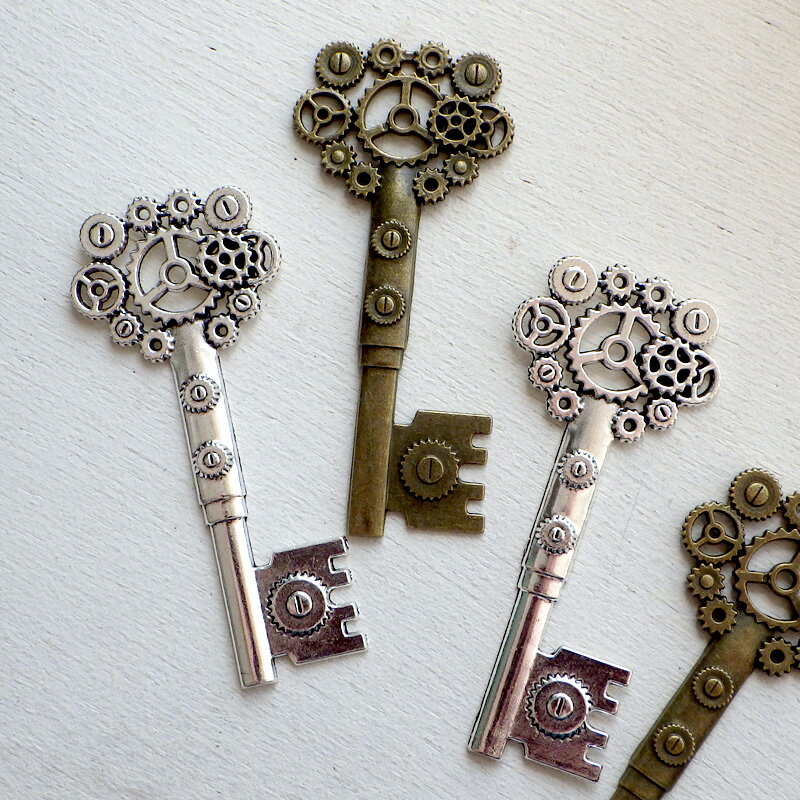 チャーム 歯車のカギ 約70×31mm 1個 銀色 真鍮古美*
