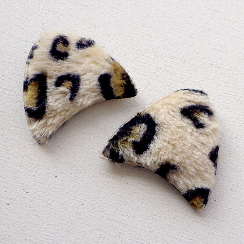 【2枚セット】ハンドメイド 手芸 型抜きクッション ふわふわヒョウ柄猫耳パーツ ベージュ ブラック アップリケ