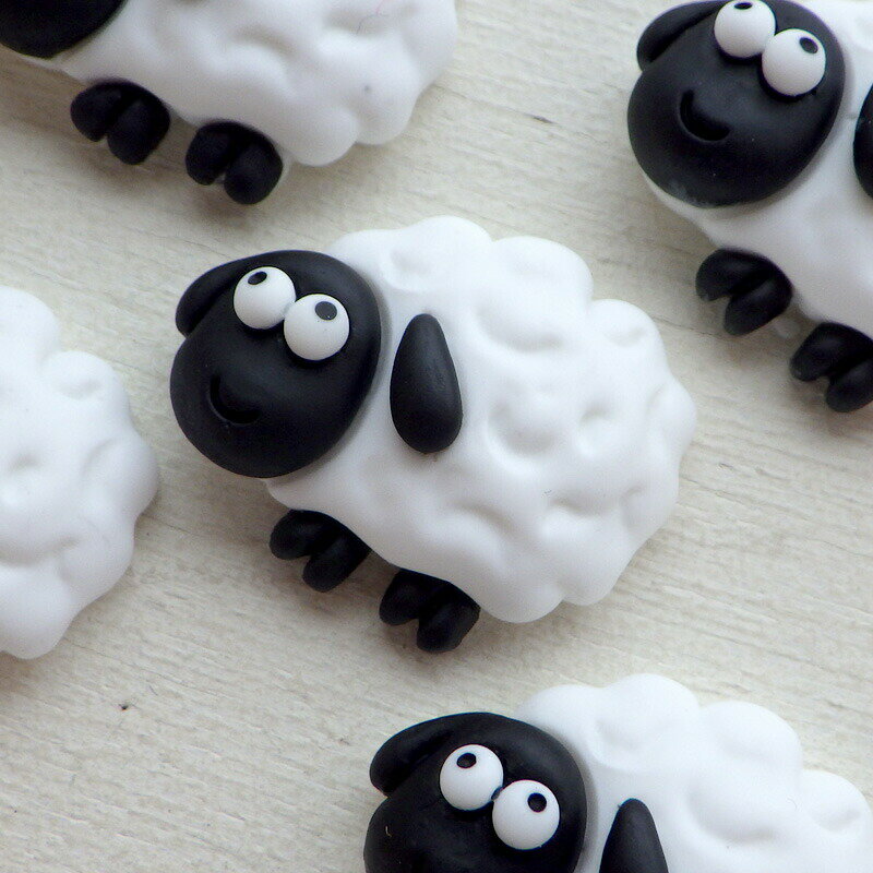 [1個または20個] デコ 貼りつけパーツ プラパーツ ヒツジ メリー 白 黒 デコレーションパーツ