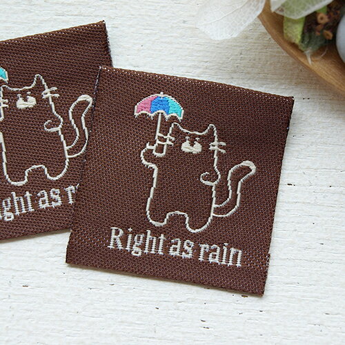 商用可能 ハンドメイド タグ og15 刺繍タグ 四角タグ 傘をさした猫 Right as rain 猫手芸 縫付タグ フレンチタグ か…