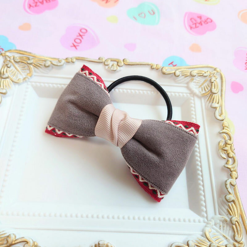 関連商品ヘアゴム リボン 【完成品】ヘアアクセサリー 千鳥格子シンプルリボンヘ...ヘアゴム リボン 【完成品】こねこリボン ポニーオー（ピンク）...ヘアゴム リボン 【完成品】ヘアアクセサリー ハートローズ リボンヘア...500円500円500円ヘアゴム リボン 【完成品】ヘアアクセサリー 北欧フラワーミニリボンヘ...ヘアゴム リボン 【完成品】ヘアアクセサリー ハート柄リボン ツインヘ...ヘアゴム リボン 【完成品】ヘアアクセサリー 和風バタフライヘアゴム ...500円500円500円ヘアゴム リボン 【完成品】ヘアアクセサリー 涼しげブルーのリボンヘア...ヘアゴム リボン 【完成品】ヘアアクセサリー さくらヘアクリップ（ピン...ヘアゴム リボン 【完成品】ヘアアクセサリー 北欧フラワーリボン カラ...600円500円600円ヘアゴム リボン 【完成品】ヘアアクセサリー サクラ吹雪ボーダーリボン...ヘアゴム リボン 【完成品】ヘアアクセサリー お姫さまりリボンハートビ...【完成品】ヘアアクセサリー 刺?リボンポニーフック カラー7種類...600円600円600円モチーフサイズ 縦約5.0cm×横約9.0cm カラー ベージュ×レッド 個数 1個 関連ワード ハンドメイドアクセサリー ヘアアクセサリー ヘアゴム シュシュ 子供アクセサリー キッズアクセサリー まとめ髪 大きめ 華やか ヘアアレンジ ●注意 モニターによって色の表現が異なって見えることがございます。