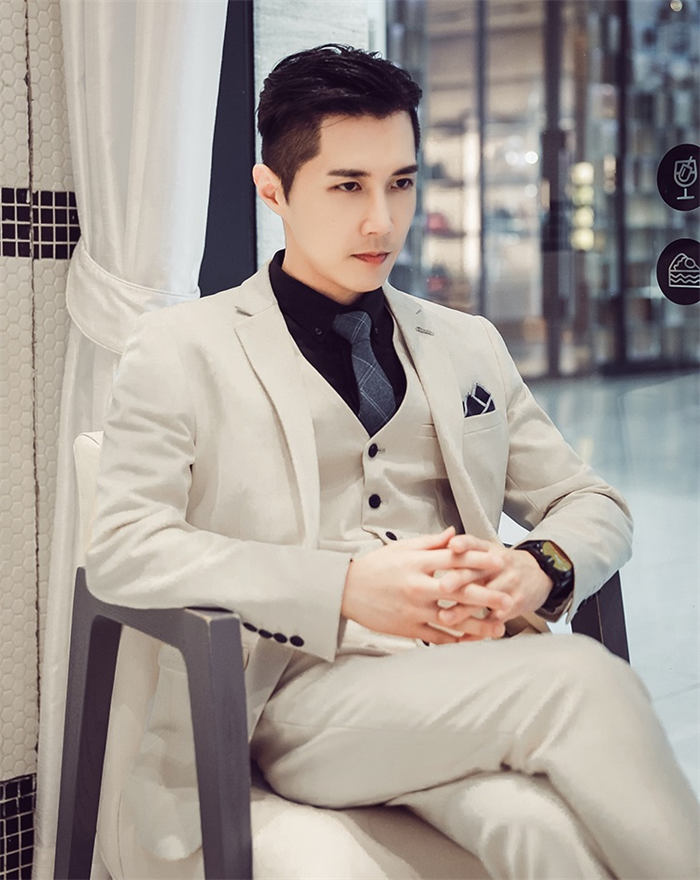 スーツ メンズ スリーピース タキシード 紳士服 礼服 メンズスーツ フォーマルスーツ ビジネス キャリア リクルート 通勤 オフィス 就活 面接 入社 カジュアル 上品 お呼ばれ 結婚式 二次会 パーティー 30代40代 大人 大きいサイズ パンツスーツ 3点セット おしゃれ 紺色 黒