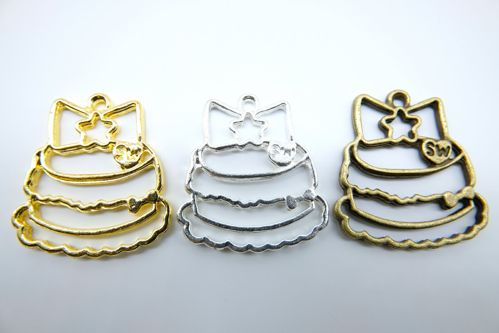 2個セット レジン枠 ケーキ セッティング カメオ台 約3.2cm×2.9cm 厚み2mm 金／銀／金古美／ゴールド／..