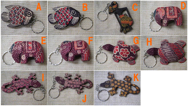 手描きバティック柄の木製キーホルダー エスニック アジアン雑貨