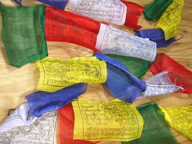チベット仏教伝統の祈祷旗 タルチョ /エスニック/アジアン雑貨 ポスト投函配送選択可能です/6個毎に送料1通分が掛かります 