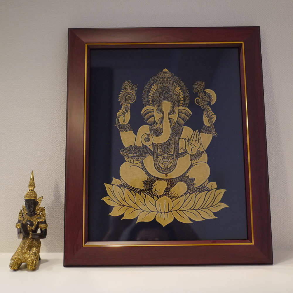 布製のキャンバスに描かれたタイ宗教系アート ガネーシャ ガラス額縁入りです エスニック アジアン雑貨