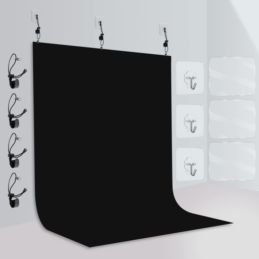 【高品質背景布】サイズは2.6m x 3m、重量は1.06kgです。さらに、本商品は4つの背景クリップ、3つのナノ粘着パッドと3つの壁掛けフックも付属しており、簡単にマッチングできます。この撮影用黒背景布は間違いなく写真スタジオの優れたパートナーであり、クロマキー合成や写真撮影など多くのシーンで使用できます。 【多機能使用】この大きな黒い背景布を使用するには、フックとナノ粘着パッドを使用して壁に貼り付けて使用することができます。 (ご注意:使用前にナノ粘着パッドを使用してください、それは壁の表面を保護することができ、再利用することができます)。またはこの暗幕の上部に約80mmの縫製ポケットのデザインがあり、クロスバーはポケットに通すことができ、さまざまな設置ニーズに対応します。 【無反射&amp;透けない】この撮影用黒幕は高密度のポリエステル素材を使用しており、生地が柔らかくて、垂れ感が良い、透けにくく、反射しにくいため、撮影時に効果的に光を遮断し、撮影効果をコントロールすることができます。 【洗濯簡単&amp;アイロンかけ可能】このバックペーパーは手洗いまたは洗濯機で洗うことができ、お手入れは簡単です。