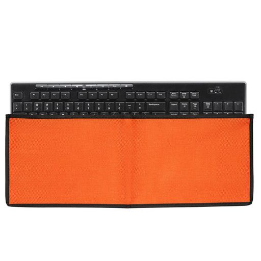 ぴったり: Logitech MK270 Wireless対応 ホコリをシャットアウト:使用していない時のBluetoothキーボードを、ホコリ・パンくず・汚れからしっかり保護。自宅勤務や共有デスクでも、キーを清潔に保てます。 持ち運びをもっと快適に:便利なファスナーでキーボードをケース内に固定。リュックの中でも飛び出しにくく、通学・通勤・旅行時の携帯がスムーズです。 軽くて上質な手触り:リネン調デザインの樹脂素材で、握りやすく軽量。見た目も高級感があり、日常使いにぴったりです。 収納をスマートに整理:本製品は保管・持ち運び用の保護ケースです。タイピング時は取り外し、使用後は再び収納して汚れや摩耗を軽減します。