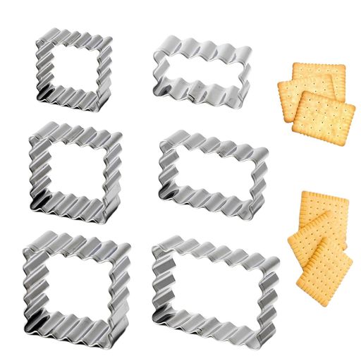 【パッケージ内容】☛ クッキー型6個セット(正方形3個+長方形3個)。サイズ:正方形の大中小型:3.5/4.5/5.5cm、長方形の大中小型:6.5x4.5cm/5.5x3.5/4.5x2.5cm。 【優れた素材】☛ これらの抜き型セットは食品級ステンレスで作られており、コ食品に安全に触れることができ、頑丈で長持ち、サビや腐食に強く、繰り返し長期間ご使用いただけます。 【綺麗なデザイン】☛ この正方形と長方形のクッキー型は、波型の縁取りが特徴です。ユニークでクリエイティブなデザインがクッキーをより美しく仕上げ、焼き上がりが楽しみになること間違いなし! 【使いやすい】☛ クッキー型はとっても簡単で使いやすい!難しいコツや面倒な手順は一切不要、お好きな型を押すだけで、あっという間に可愛いクッキーが作れます。お子様でも楽しく使えるので、家族みんなで楽しめますよ! 【多機能使用】☛ このクッキーの型は、クッキーだけでなく、フルーツ、サンドイッチ、チョコレート、おにぎり、粘土など、さまざまなものに使えます。誕生日、クリスマス、記念日、パーティーなど、い