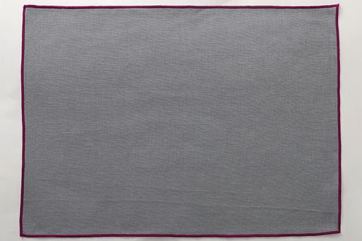 サイズ:約46x33cm 製品生産国:日本 収縮率(%) タテ/ヨコ:水洗い -0.3/-3.1 ドライ 1.3/-0.8 縁をメローで巻いた1枚仕立てのランチョンマットです。 お洗濯の際の収縮率は使用状況等により、プラスマイナス5%から10%程度の誤差が生じる場合があります。収縮率はあくまで目安として下さい。