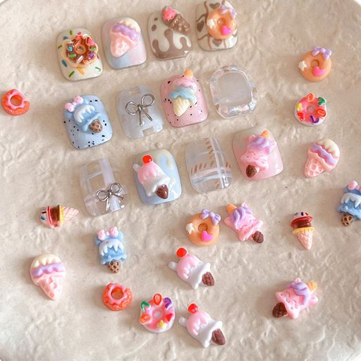 【素材】高品質の樹脂素材で作られており、安全で環境に優しく、強くて耐久性があります。 軽量で付け心地も良く、長時間ネイルをストレスなく飾ることができます。 【可愛い】ネイルパーツはドーナツやアイスクリームの形がいろいろあり、絶妙でかわいく、夏にぴったりで、ネイルに飾るととても美しく見えます。 【使いやすい】このネイルパーツは操作が簡単で、プロのネイリストでも初心者でも、簡単に絶妙なネイルを作ることができます! デコレーションするとネイルに華やかさが加わり、より可愛くガーリーに見えます! 【幅広い用途】ネイルの装飾だけでなく、携帯電話ケース、靴、バッグ、鏡、カード、手作り工芸品などのDIYにも使用できます。 さまざまなニーズにお応えします。 【パッケージ】ネイルパーツ100個セット。