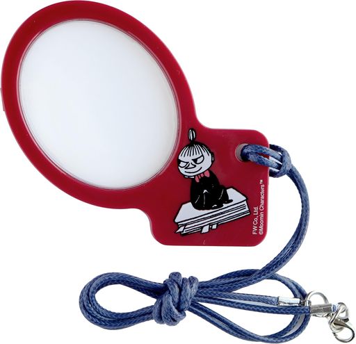 ムーミンのキャラクターがプリントされた可愛いルーペ 倍率:1.8倍 レンズ径:(約)49.0x39.0mm 本体サイズ:(約)高さ48.0x幅87.0mm本体重量:14.6g 素材:フレーム(ポリカーボネート)、ストラップ(合成皮革)、ストラップ金具(合金)、ルーペ素材(アクリル)