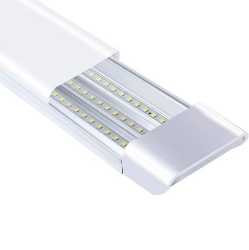 教室照明 💡◆商品仕様◆商品名:80W形LED蛍光灯/消費電力:40W(80W相当)/長さ:120cm/電圧:AC85V〜265V/発光色:昼光色/ケルビン:6000k/1本の重量:約360g(本体のみ)/照射角度:120度/チップ:3列モデル/演色数:85Ra以上/素材:航空アルミ基盤+PCカバー/取付方式:電線直接接続(プラグなし) 💡◆LEDチップ3列モデル◆高品質な3列LED灯珠を搭載。市販の一般的なLEDより高輝度でありながら、光ムラがありません。さらに、光拡散PCカバーにより、眩しさをやわらげつつ照射範囲を拡大します。平均演色評価数RA85以上で、モノの本来の色を忠実に再現。長時間のご使用でも目に優しい設計なので、設置場所を選びません。 💡◆長寿命・省エネ設計◆※1日6時間使用で約10.5年使用可能。なお、使用環境や温度によって、寿命は異なる場合があります。本製品は消費電力40Wながら、従来の80W蛍光灯と同等の明るさを実現。約50%の省エネ効果で、長時間使用しても電気代が気になりません。長寿命設計でランプ交換の面倒な作業や、予備のランプを買い置く手間からも解放されます。