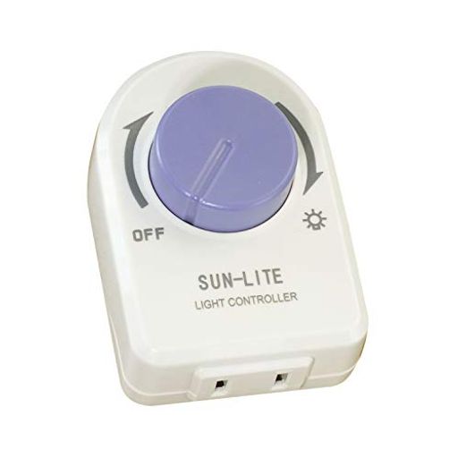 1.コンセントに差し込むだけで簡単に光をコントロール、最大使用電力:LED電球 0-50W、白熱灯20~200W、換気扇20~100W。 2.製品仕様: 包装:1個入り、色: 紫の、サイズ: W51xH73xH52mm、シェル素材:PC 、定格電圧:100VAC(50/60Hz)。 3.サイリスタのフロントカット位相変調モードを採用し、ポテンショメータを回転させて電球の明るさを調整します、LED電球可変範囲:5%~100%、白熱電球可変範囲:0%~100%。 4.大きなノブは、グリップしやすく、自由に回転することができます。 5.スイッチパネルのマークは、明るさをより簡単に調整するのに役立ちます。