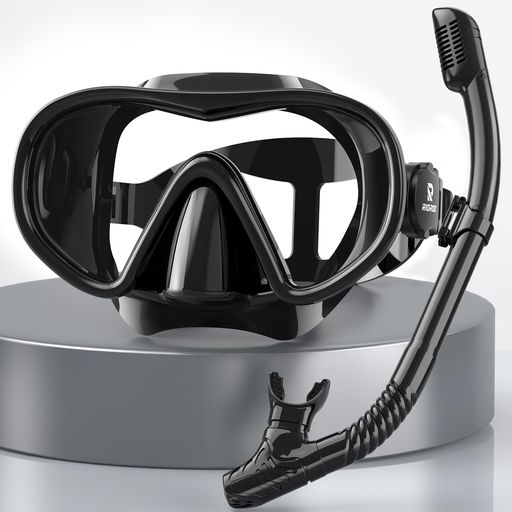 🏊‍男性シンボル️【フリーダイビング 新体験】RIOROO 2026 年最新アップグレード版 シュノーケルセッ。ダイビングマスクは顔の半分を覆うデザインで、空気の通気性を確保。フルフェイスマスクの弱点である二酸化炭素の滞留を防ぎ、ダイバーの意識喪失リスクを軽減します。🐋高品質シリコン製ヘッドストラップは、頭や耳を締め付けず装着感が抜群、快適な装着感と水漏れの最小化を実現し、安全にご使用いただけます。🐋100%ドライシュノーケルは水面に空気が入る構造なので息苦しさを感じずに呼吸ができます。入水パイプも水が入りにくい構造を採用。 泳ぎが苦手な方、初心者の方でも気軽にシュノーケリングを楽​​しめます。 🏊‍男性シンボル️【曇り止め&amp;耐久性強化ガラス】本製品のダイビングマスクは、シュノーケリング・水泳・スキューバダイビング専用に設計された強化ガラスレンズを採用しており、優れた耐擦傷性・耐衝撃性を備えています。🐋レンズには最新の特殊防曇コーティング技術が施されており、クリアな視界と優れたUVカット効果を実現します。🐋180 度の超ワイド視野で抜群の視認性を実現し、水中の魚の動きや海底の様子をはっきりと確認できます。