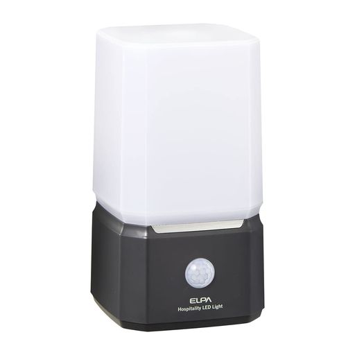 停電、緊急、ポータブル使用 ポータブル、ハンズフリー、光の強さを調整。 もてなしのあかり:ふわっと点灯して、目に優しく温かい気持ちにさせてくれる、置型の人感センサーライトです。 明暗人感センサー:人に反応し、自動で点灯します。周囲の照度により点灯を調整できる明暗感度センサー調整機能付です。 選べる点灯モード:ON(常時点灯)、OFF(常時消灯)、AUTO(自動的に検知し、約12秒間点灯)の3つのモードを搭載。シーンに合わせて光色を白色水平矢印電球色に切替ることが可能です。 用途にあわせて設置可能:置き場所を選ばない乾電池式なので、用途にあわせて設置することができます。配線不要で常時点灯も可能。停電時にも活躍します。 商品詳細:全光束は白色45lm、電球色40lm。点灯開始照度は約5lx~(点灯開始照度調整ツマミで調整可能)。サイズ84x151x88mm。電源は単三形乾電池x4本(別売)。電池寿命はON時約30時間、AUTO時約2年(1日10回点灯時)※アルカリ乾電池使用時。