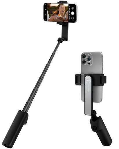 【幅広い互換性】4~7インチのスマートフォンに対応する多機能セルフィースティック。iPhone 17/16/15/14/13/12シリーズやiPhone Air、Galaxy S10、LG G7、Ulefone Note 6など、幅広い機種でお使いいただけます。クリップ幅は5.5~9.5cmまで調整可能で、縦向き・横向きどちらの撮影にも対応。iPhone用自撮り棒としてはもちろん、コンパクトな手持ち撮影用スタンドとしても活躍します。 【コンパクト&amp;伸縮自在】本体はわずかな100gと軽量。収納時は約3.2x5.4x12.5cmと手のひらサイズに折りたため、ポケットやバッグにすっきり収納可能。最大67cmまで伸ばせる伸縮式ポールで、セルフィーから集合写真、風景撮影まで幅広く対応します。Vlog、ライブ配信、旅行撮影にもぴったりです。 【ワイヤレス接続&amp;ワンタッチ撮影】使用前に電源の保護フィルムを剥がしてください。電源ボタンを2秒間長押しすると青いランプが点滅し、スマホのBluetooth設定から「mini selfie」を選択してペアリング。以後はボタンを押すだけでスムーズに撮影可能。