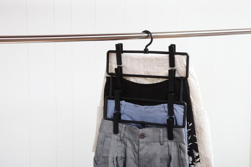 シンコハンガー(Shinkohanger)4着収納ズボンハンガーS&Fコネクトスカート4段ブラック日本製調節可能なクリップ2個x4段付スカートパンツクリップピンチすべりどめピンチ付滑り止め滑らない…