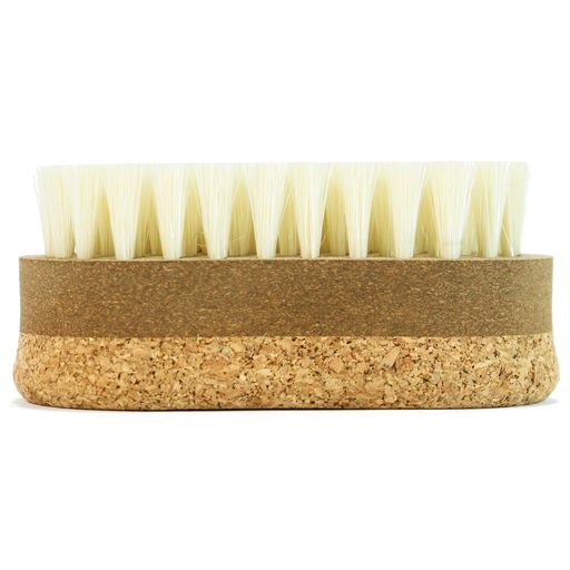 [洗う][ホコリを払う][磨く]全てこれ1本で。 軽さとグリップ性に優れ、誰もが持ちやすく、使いやすいブラシです。 持ち手は疎水性が高く水に強いコルク素材使用。劣化しづらく長くご使用いただけます。 豚毛:毛足長さ15mm