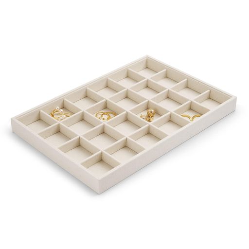 ✅【高級感に溢れた素材】この大きなジュエリートレイは、全体を高品質な麻布で包んだエレガントな仕様。通常のベルベットとは異なり、より高級で滑らかな手触りと優れた耐久性を兼ね備えています。アクセサリーを傷や衝撃から守り、長期間美しい状態を保ちます。 ✅【絶妙なハンドメイド】精密に手作りされて、ジュエリートレイの細部にこだわっています。膨らみがないように荒布を伸ばします。スタイルも5種類あり、ジュエリーのデザインやショップの内装に合わせてお選びいただけます。 ✅【シンプルなデザイン】取り外し可能な仕切りが付いているので、ジュエリーのサイズに合わせて自由に調整できます。蓋なしのジュエリートレイは、引き出しやドレッサーに積み重ねてスペースを節約し、増え続けるコレクションに対応できます。無地の生成り色(ベージュ)を基調とし、リビングや寝室、化粧台の上でも邪魔になりません。北欧風・和風・モダンなど、さまざまなスタイルにマッチします。 ✅【幅広い用途に対応】高級感がありますので、ハンドメイドのアクセサリーや店舗のディスプレイとしてもお使いいただけます。