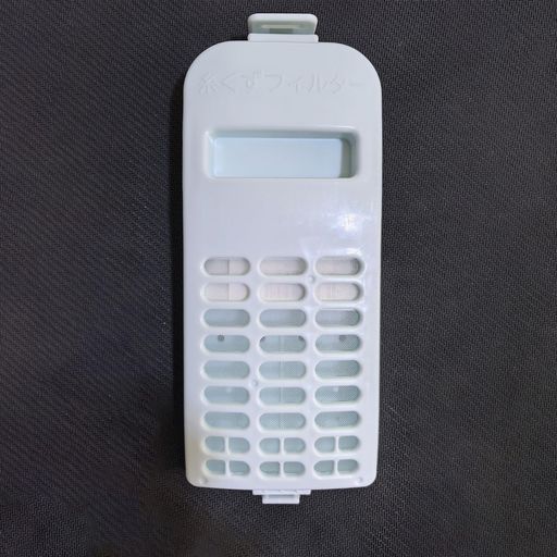 【製品のメリット】本製品は日立洗濯機用の交換用糸くずフィルターです。洗濯機交換用の糸くずフィルターは優れたフィルタリング効果を発揮しています。高品質の素材で作られたこのフィルターは、糸くずや髪の毛、ペットの毛などの不要なゴミをしっかりキャッチし、洗濯機の寿命を延ばすお手伝いをします。洗濯機を守り、故障を防止します 【高品質素材 エコで経済的】FUYUERO洗濯機 糸くず フィルターは耐久性のあるマイクロファイバー素材で作られており、長期間の使用にも耐えられます頻繁な交換の必要はなく、経済的で環境にも優しい選択です 【簡単装着】FUYUERO洗濯機 糸くずフィルターは工具不要の設計で簡単に取り付け、取り外しもスムーズ。純正品と同等の性能をお手頃価格で実現し、安心した洗濯ライフをサポートします。対応機種については、商品説明をご確認ください 【購入の際の注意点】生産ロットの違いにより、商品の色や形が若干異なる場合がございますので予めご了承下さい。それらはすべて使用可能です。 定期的にフィルターの掃除を行い、効果的なフィルタリングを維持してください 【アフターサービス】:お客様の満足が最優先です。