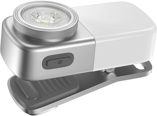 【二種類のLED光源&amp;多用途】白光&amp;赤光二種類のLED光源を搭載し、五つの常時点灯モード(高輝度、中輝度、低輝度、月光、赤光点灯)があり、明るさは最大250ルーメンで、照射距離は最大約60メートルに達します。小型懐中電灯としても使用でき、散歩、ジョギング、点検、登山、キャンプなどのアウトドアシーンや、防災時の照明としても活躍します。 【小型&amp;持ち運び便利】サイズは長さ5.2cm、幅2.4cm、厚さ2.5cmで、コンパクトな設計です。クリップを使って、服や帽子、ベルト、ズボン、バックパックなどにしっかりと挟むことができます。吊り下げ穴のデザインなので、吊り下げて使用することも可能です。また、OOWOLFクリップライトは鉄や金属に吸着でき、両手を解放する利便性を提供します。 【Type-C充電式&amp;電池残量表示】充電式バッテリーを搭載しており、Type-Cケーブルで簡単に充電でき、フル充電にはわずか1.5時間。ボタンに電池残量指示灯があり、バッテリー残量が一目でわかります。「月光」モードでは連続点灯時間が最大約90時間に達し、災害避難時でも充電切れの心配なく長時間活用できます。