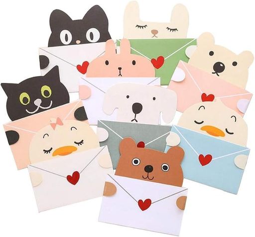 サイズ: 【本体】10.7x11.5cm 【封筒】12.1x12cm ※封筒のカラーはランダム セット内容: 画像の9種セット(各カード+封筒) 「お誕生日おめでとう」「Happy Birthday」「ありがとう」などの気持ちをカタチにするメッセージカード。 封筒を大事に抱える動物たちのメッセージカードセット。大切なお友達や恋人へのお誕生日にメッセージを添えて。 カードは自立します8分音符立てて飾ることで、想い出が永遠に8分音符カードの裏にメッセージを添えて大切な人や恋人に贈りましょう。 お客様の端末環境、画面設定により、実際の商品と色が異なって見える場合がございますので、ご了承ください。