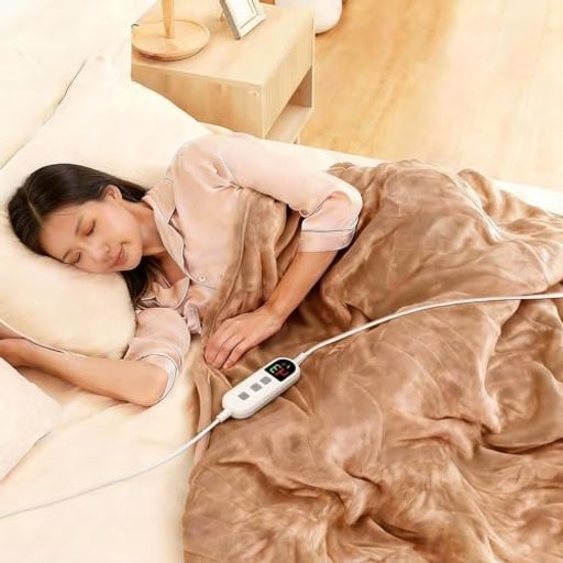 電気ひざ掛け両面フランネル素材を採用、軽量で肌触りが良い。膝掛け 電気 毛布の160x130cmサイズなら、ソファの上でもベッドの上でも自由に使用可能电热毯electric blanket。電気ブランケットは外気の冷気を遮断するだけでなく、素早く発熱して快適な温度を提供します。 【温度調節+自動電源オフ機能】電気毛布 膝掛けは9時間調整可能なタイマーと自動電源オフ機能を搭載し、設定時間後に自動的に電源が切れます。電気毛布 膝掛けは就寝時や電気毛布のプラグを抜くのを忘れた場合に最適です。設定温度を超えた場合、電気掛け毛布は自動的に電源を遮断します。電気毛布 洗えるは人体に危害を与えず、経済的損失も発生しません。 【多シーン対応】・電気毛布 ひざ掛けは個人の好みに応じて好みの温度設定を調節できます。電気膝掛けの使用は非常に簡単で、必要な温度に合わせて調節するだけです。車内、バルコニー、書斎、ソファ、寝室など様々なシーンでご利用いただけます電気 膝掛け電気毛布シングル。 【簡単な清掃方法】ひざ掛け電気毛布 タイマー付きのリモコンと電気毛布の電源コードは完全に取り外せます。