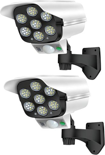 【防犯・照明両用】77 ライトビーズ ダブルセンサー 屋外センサーライト高輝度 LED ライトビーズ 77 個を搭載。防犯カメラを模したデザインで、屋外に設置すれば防犯効果が顕著。人間または動物の動きを検知すると、ライトビーズが瞬時に全点灯し、高輝度で足元を鮮明に照らし、深夜帰宅時により安心。1 台のライトで防犯+照明の二重ニーズを満たす。 【3段階スマート照明モード 必要に応じて切り替え超便利】モード 1:人感センサーモード、人が通ると自動的に点灯し、人が離れて 15 秒後に自動的に消灯、高効率省エネで電気を消費しない。モード 2:人感センサー+微光モード、人が通るとライトビーズがフル点灯、人が離れて 15 秒後に微光常時点灯に切り替え;再度人の動きを感知すると、瞬時にフル点灯状態に復帰。モード 3:微光常時点灯モード、ライト本体が持続的に微光を出力、人感センサーの影響を受けず、一晩低消費電力で待機し、防犯と照明の両方を満たす。 【IP66 防水構造 &amp; 角度フリー調整】ソーラーライトは IP66 防水性能を備え、耐熱性と耐久性を兼ね備え、各種過酷な天候にも容易に耐えられる。