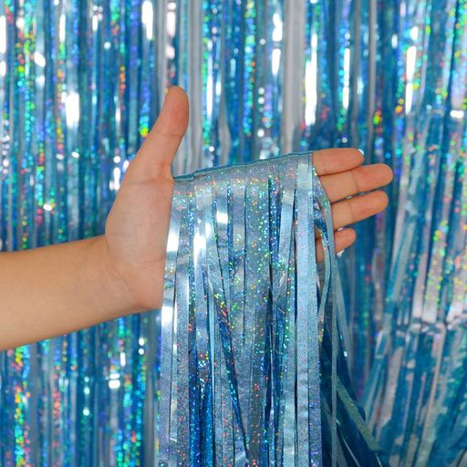 【キラキラ タッセルカーテン】高品質のPET サイズ: 高さ*200cm 幅*100cm さまざまなイベントに適応します。壁のサイズに合わせて底部を自由にカットOK! 【特徴 】スパークリングカーテンはlaserレインボーカラーですので光や角度により輝き加減が違い、普通のフリンジカーテンより更にキラキラ、フォトジェニックさんの心を躍らせます! 【楽しい雰囲気】このキラキラカーテンは高品質で簡単に豪華な部屋づくりができます。光に反射するとさらに綺麗です。パーティーを盛り上げるのに欠かせない飾り付けです。また、LEDカーテンライト、バルーンなどと組み合わせて使うと、パーティに活気や華やかさを与え、出席者の心に深く印象付けます。 【適用場合】誕生日会、結婚式、ホームパーティー写真背景、子供のパーティー、前撮り、会場、忘年会、女子会、教室、保育園、幼稚園、普段お部屋の装飾、いろんなパーティーとお祝いの飾り付け、写真撮影背景にもなります。 【使用注意】2個セットキラキラなタッセルカーテン、パーティー用装飾タッセルカーテン。鮮やかな色、ファッション感満々!4点を同時にご購入することをおすすめです。