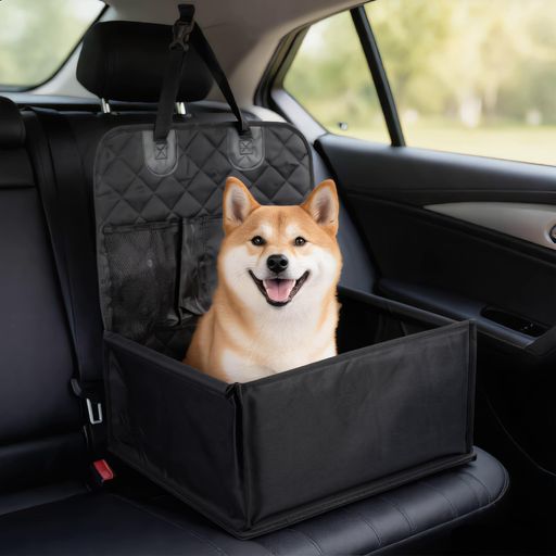 車の後部座席用 【飛び出し防止リード付き・安心安全設計】 本ペットドライブボックスには飛び出し防止リードを搭載。急ブレーキやカーブの際も愛犬の飛び出しを防ぎ、安全で安定したドライブ空間を提供します。助手席・後部座席のどちらにも設置でき、愛犬とのお出かけや旅行、通院など様々なシーンで安心して使用できます。 【高耐久600Dオックスフォード・防水素材】 表面には耐摩耗性に優れた600Dオックスフォード生地を採用。防水・防汚仕様で、ペットの抜け毛や泥汚れ、引っかき傷から車のシートをしっかり保護します。汚れてもサッと拭くだけで簡単にお手入れでき、いつでも清潔に使えます。 【小型犬に最適なゆったりサイズ】 本体サイズは約45x45x24cm。チワワ、トイプードル、パグ、柴犬などの子犬~小型犬に最適なペットドライブボックスです。車内でもゆったりくつろげるスペースを確保し、長時間のドライブでも快適に過ごせます。 【通気メッシュ&amp;便利な収納ポケット】 側面には通気性の良いメッシュ窓を採用し、車内でも蒸れにくく愛犬の様子も確認できます。