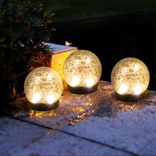 【ソーラー充電式LEDガーデンライト】オシャレな灯りで日常に温もりを。帰るのが楽しみになる温かみのあるお家に。ソーラー充電で明るく灯るLEDライトでお庭やお部屋をオシャレにライトアップ。日が落ちて、ガーデンライトの優しい光に包まれる時間はまさに癒しのひとときです。 【電気代0円!太陽光で発電x充電】取付工事、電気代、点灯消灯の手間や雨による損壊など設置・維持にかかる手間も高いコストもLEDガーデンライト「Arby(オービー)」なら必要ありません。手間も過剰なコストもかけることなく、おしゃれで温もり溢れる空間を簡単DIY! 【自動点灯・消灯】一度電源をONにすれば、光センサーが周囲の明るさを感知して日が暮れると自動で点灯、日が昇ると自動で消灯。電池交換や、朝夕の度に手動で電源をON/OFFするといった手間がかかりません。※初めてご使用になる際は、電源をONにしてから8時間以上、日当たりがいい場所でしっかりと充電してください。快晴でも日陰では不十分です。 【防水使用】IP65防水機能付き、雨天時でも使用可能!濡れても錆が出ないプラスチック製。安心して屋外でご利用いただけます。