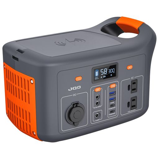 【大容量・正弦波】大容量307Wh/24000mAh、家庭用電源でキャンプ、家庭、アウトドアに便利、キャンプから防災まで幅広く使え、停電や災害時、AC電源が使えない場合、 JQB ポータブル電源 P300 は機器に使用できます 最大 300W の電力を供給し、多くのデバイスと端末機器をサポートできます; AC 110V ソケットは家庭用 100V と同様の純粋な正弦波を使用します; AC 電源は滑らかな波形を生成できます。パソコンやスピーカーなどのほとんどの精密機器を問題なく使用できます。 【超小型・高出力】JQB ポータブル電源 P300 最大8台の機器を同時に充電可能:ACソケット出力*2(110V 50/60Hz切替、定格300W&amp;瞬間最大350W)、DC出力ポート*2 、PD 60W*1、PD 20W*1、USB-A QC 18W急速充電*2。 同時にフルスピード充電、出力自動判断機能、接続機器に応じて自動的に切り替わり、最適な電流出力に自動で切り替わります。