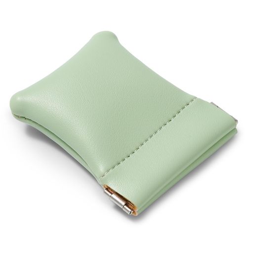 👜【サイズと重量】:コインケース、小物入れ、携帯用ジュエリーケース:6x8x1cm、0.022kg。(全てのデータは手作業による測定のため、わずかな測定誤差が生じる場合がございます。あらかじめご了承ください。) .👜【PUレザー素材】: 小物入れ ポーチ高品質なPUレザーを使用し、快適な肌触りと優れた耐久性を実現。しわになりにくく、耐摩耗性に優れています。 ワーニング️ (製品をご使用になる前に、数日間風通しの良い場所に置き、臭いが消えるまでお待ちください。製品は密閉された環境で製造され、革素材を使用しているため、若干の臭いが発生することがありますが、これは正常な状態です。人体への健康被害は一切ございませんのでご安心ください。) 👜【自動スプリング式閉鎖機構】:開口部に内蔵された金属スプリングにより、手を離すと自動的にパチンと閉じる構造。誤って落とすのを防ぎ、貴重品や小物のジュエリーを確実に保護します。 👜【多機能収納ポーチ】:イヤホン、コイン、指輪、ピアスなどのジュエリーや各種小物類を収納可能。コンパクトサイズでバッグ内のスペースを取らず、携帯にも非常に便利です。