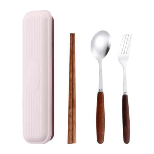 3点セットで完備​ - お箸、スプーン、フォークの3点が揃ったセットです。これ一つで食事に必要なカトラリーが全て揃い、お弁当や外出先での食事に便利です。セットで管理できるので、一つ一つ探す手間が省け、忙しい朝の準備もスムーズに行えます。収納ケース付きなので、バッグの中でも清潔に保てます。 木とステンレスの組み合わせ​ - 持ち手部分は温もりのある木製、先端部分は丈夫なステンレス製のハイブリッドデザインです。木製部分は手に馴染みやすく滑りにくいグリップを実現し、ステンレス部分は長期間使用しても変色や錆びにくい耐久性を備えています。素材の違いがデザインのアクセントにもなり、おしゃれな見た目です。 収納ケース付きで清潔​ - 専用の収納ケースが付属しており、使用後はそのままケースに収納できます。バッグの中で他の物と接触しても汚れず、清潔な状態を保てます。ケースはコンパクトで薄型設計のため、かばんやバッグの隙間にもすっぽり収まり、持ち運びに便利です。 コンパクトで携帯に便利​ - 全体的にスリムで軽量な設計のため、持ち運びに最適です。