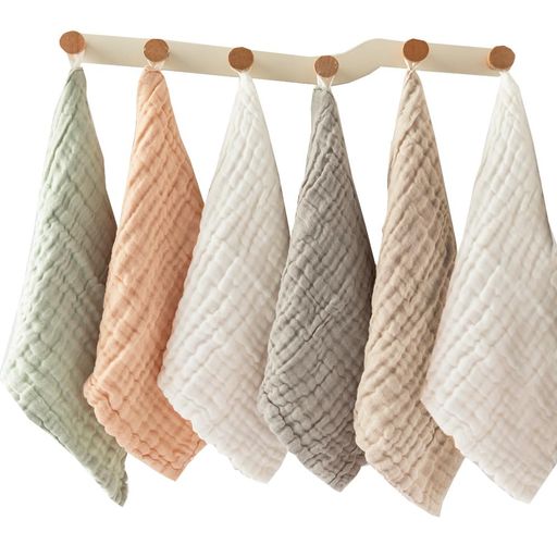素材: 綿100%(100%天然素材) 6重ガーゼ サイズ:30x30cm ※伸縮性があるガーゼ(Washed Gauze)素材を採用するため、サイズはプラスマイナス1~2cmの場合もございますので、ご了承ください。 安全性:無蛍光の100%天然素材、安心して使用ください。 ガーゼタオルの特徴:吸水抜群、速乾、洗うほど柔らかくなり、硬くなりません。 用途:沐浴の時、食事や授乳時、汗拭く、おむつ替えなど色んな場面で使えます。