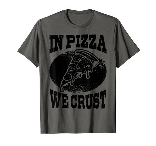 In Pizza We Crust ピザを焼く人、ピザのギフト、ピザのオリック、イタリアのシェフ、フードブロガーのための面白いギフトとしてピザ愛好家に。 ピザの楽しい贈り物。ピザのパン屋の衣装、ピザの誕生日、国際ピザの日、フードトラックフェスティバル、イタリアのキッチンに最適です。