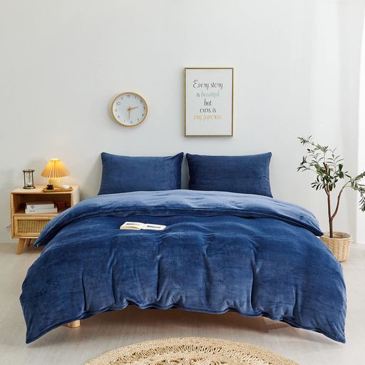 「サイズ」シングル:150X210cm、セミダブル:170X210cm、ダブル:190X210cmです。 【生地】:ポリエステル100%、フランネルで毛布タッチの掛け布団カバー。表面の起毛が、手で触るともふもふ感があり、ふんわりしています。繊維間の密度がとても高く柔らかいのが特徴です。また、程よく暖かい空気を含んでくれますので、布団へ入った瞬間に暖かく感じます。毛玉になりにくいので、耐久性が高く、長時間使用しても問題ありません。 【吸湿発熱加工】:吸湿発熱素材を使用し、身体から出る湿度を利用して熱に変換、自ら暖かくなり、暖かさを実感できます。【保湿機能加工】:特殊な技術で保湿成分を繊維に練りこむことにより 、生地の水分率を保て、肌にうるおいを与えてくれます。ふんわり保湿、通常のポリエステル生地に比べ水分率(約)5倍。【抗菌 · 防臭加工】:細菌の増殖を抑制し、嫌なニオイの発生を抑えるので、いつもでも気持ち良くご使用頂けます。また、小さなお子様のいるご家庭でも安心してご使用頂けます。