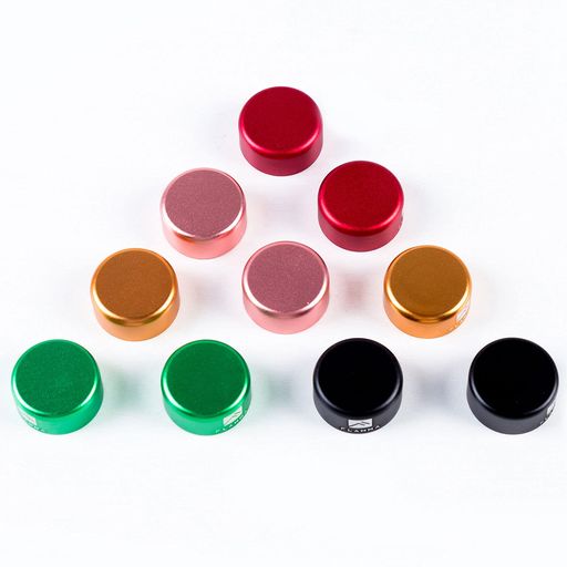 ワンステップ設置:強く押すだけでギターエフェクトペダルフットスイッチに固定できます。他のツールは必要ありません。 耐久性と耐傷性:アルミニウム合金にプラスチックインレイが内蔵されており、ギターエフェクトペダルのフットスイッチを保護します。 精度が向上:より大きなターゲットでより見やすくヒットします。足に引っかかりません。そしてペダルボードはアップグレードのように見栄えが良くなります。 明るい色:レッド、ピンク、オレンジ、グリーン、ブラックの5色の10個。ギグやペダルにエネルギーをもたらします。 10mmフットスイッチトッパー:標準のペダルフットスイッチに完璧にフィットします。