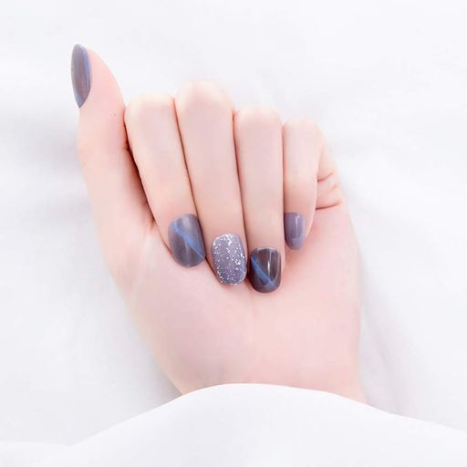 【新作】透け感のあるちゅるんとしたジェル素材なので、爪に貼るだけでまるで本物のジェルネイルのような見栄えに!貼るだけで本格的な凝ったデザインもできるのが魅力。ストーンやパーツもぷっくりリアルな質感が実現できます。 【貼るだけ簡単】最短15分...