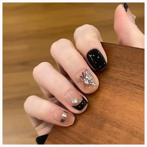 MISSMUMUネイルチップ30枚入ネイルチップショート春夏シンプルかわいいおしゃれ人気ネイルシール花嫁ネイル光沢つけ爪成人式結婚式入学式卒業式パーティーできます(銀色の蝶-BY1965)