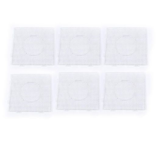【2.6mm 専用 14x14cm 標準四角プレート】直径 2.6mm ミニアイロンビーズに対応、サイズ約 14x14cm の四角形プレートです。定番の四角デザインやキャラクター模様制作に最適で、初心者からベテランまで使いやすいサイズ感です。 【高品質 PC 素材 耐熱・丈夫で長持ち】丈夫な PC 樹脂素材を採用し、耐熱性・耐久性に優れています。アイロン加熱時も変形しにくく、繰り返し長期間使用可能。割れにくく安定した品質で安心して創作に集中できます。 【連結可能仕様 大型作品も作成 OK】プレート同士を簡単に連結でき、複数枚繋げることで制作エリアを拡大可能。普通サイズの模様はもちろん、大きなドットアートやオリジナル作品づくりにも対応できます。 【高透明タイプ 図案を見ながら簡単作成】透明度の高い仕様で、プレート下にお手本や図案を敷いて、上からなぞるようにビーズを配置可能。お子様や初心者でもズレなく綺麗に仕上げられます。 【6 枚大容量セット 作業効率アップ】四角形プレートが 6 枚セットになっており、同時に複数作品を制作したり、予備として保管したりと非常に便利。