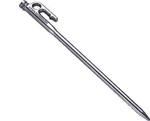 サイズ:300mm(打込み部/φ8-9mm楕円) 重量:178g/pc 工法:焼き入れ1000°C、焼き戻し700°C 材質:マルテンサイト系ステンレス鋼420J 硬度:366HB以上 (ステンレスSUS304の硬度の倍以上) 特徴:温度と時間を最適化をした熱処理から生まれた「頑丈さ」。タービンブレードに使われるほど強固なステンレス鋼を採用した渋い銀色の鍛造ペグ。 硬度が366HB以上を実現しており、硬い地面、砂浜には適応した商品になります。 丸々一本を鍛造成形しており、溶接点がなく、折れる心配もなく、長くお使いいただける一品です。 無垢のステンレス棒なので、表面に塗装などは施してません。よってハンマーで叩いて塗装が剥げて錆が発生する心配がありません。(※ステンレスは絶対に錆びないわけではありません。錆びにくい性質です。)