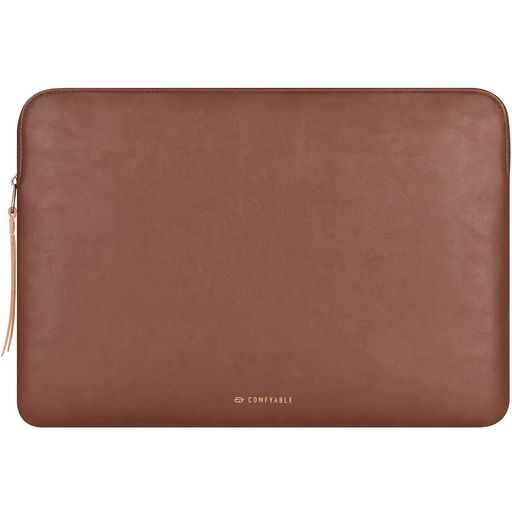 13-14インチ対応ケース - MacBook Air 13インチ M5 M4 M3 M2 2026-2021 A3449、A3240、MacBook Pro 14インチ M5/M4/M3/M2 Pro/Max 2026-2021 A3426、A3427に対応。内寸: 32.4 x 22.5 x 1 cm。近いサイズのノートPCやタブレットにも使用できます。 クッション入り保護 - EPEフォームクッションがMacBookやノートPCを日常の擦れ、軽い衝撃、圧迫から保護。かさばるバッグではなく、薄型で持ち運びやすいスリーブタイプです。 ソフトな内側素材 - マイクロファイバー/起毛素材の裏地とネオプレン製インナーフラップにより、本体表面をやさしく保護し、ファスナーとの接触を軽減します。 撥水PU素材 - 丈夫でお手入れしやすいPUレザー外装。水滴や小雨からノートパソコンを守り、オフィス、大学、旅行、出張に適しています。 薄型ミニマルデザイン - 軽量でスリム、落ち着いた上質感。北欧風のシンプルなデザインで、MacBookに合うプロフェッショナルなノートパソコンケースです。