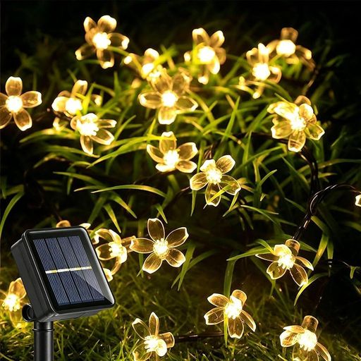 【商品仕様】50LEDイルミネーションライト 、全長7M 、8種点灯モード 【耐久性と柔軟性備える】全体長さは7メートルであり、50電球を持っています。柔軟のコードなので、丸めてテーブルセンターの飾りにしたりとアイデアが広がります。 【8種点灯モード&amp;自動的に点灯】点灯、フェード点灯、点滅、交互に点灯、交互に点滅など8種類の点灯モードがあり、多種多様な雰囲気が作れます。 【雨にも風にも強い】IP65防水仕様で屋外でも安心。天候を気にせず一年中設置したままにでき、春の花見シーズンから冬のクリスマスまで、長くお楽しみいただけます。 ﻿ 【キラキラ輝くストリングライト】省エネ&amp;環境保護ソーラーパネルは太陽エネルギーを電気に変換させ、省エネの上に環境に優しいです!。あたたかい暖色系の光を放つウォームライトLEDを採用。見る人の心も暖かくしてくれます。