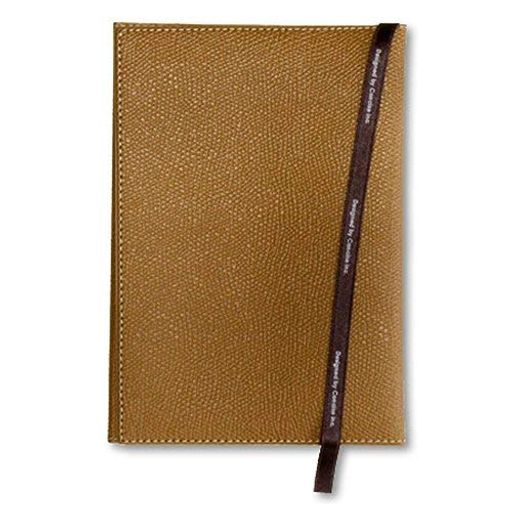 【本体サイズ】約21.4x38.8cm 【収納サイズ】約20.6x30.8cm 【生産国】日本【材質】発泡PVC 【仕様】中央部にしおり紐付き 【その他】風合いが本革に近い合皮製ブックカバーです。熱圧着した後にもう一手間、周囲を縫製している...