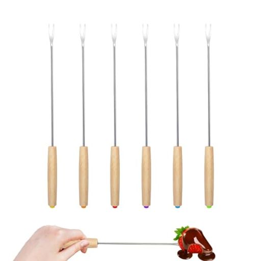 【品質材質】 このフォンデュフォークは良質なステンレス鋼で作られ、優れた耐食性と耐久性を持っている。ステンレス鋼の材質は堅牢であるだけでなく、高温環境下での安定性を確保し、頻繁な使用による変形や損傷を防ぐことができる。また、この材質は食品安全基準に完全に適合しており、調理や食事中の健康と安全を確保しています。 【24 cmロングシャンク設計】 このフォンデュフォークの長さは24 cmで、長い柄は使用者が調理中に高温の液体や蒸気に接触してやけどをしないように操作する際により安全に設計されています。この長さはさまざまな調理シーンにも適しており、鍋でもバーベキューでも焙煎でも、気軽に対応できます。 【多機能設計】 このフォークは伝統的なチーズフォンデュだけでなく、フルーツフォーク、ケーキフォーク、バーベキューフォーク、チョコレートデザートフォークなど多くの用途に使用されています。その多機能性はキッチンにおける万能ツールとなり、日常の食事にも特別な場面にも重要な役割を果たすことができる。 【カラーマーカー】 各フォークのハンドルの末尾には独特のカラーマーカーがあり、6種類のカラーが区別されています。