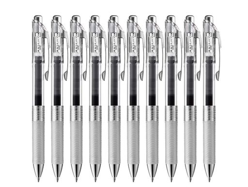 【特長】スッと書けてサッと乾く ゲルインキボールペン 【1本あたりサイズ/重さ】幅 16 x奥行 11mm x 長さ 147mm/13g 【インキ色】ブラック 【芯径】0.7mm【本数】10本 【材質】後軸・頭冠=再生PC ノック・前軸=ABS樹脂メッキ グリップ=エラストマー クリップ=鉄
