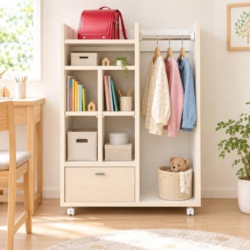 【サイズ選べる2タイプ(幅40cm/70cm・奥行40cm・高さ約95cm)】 一人用にちょうどいいコンパクトな40cmと、兄弟やたっぷり収納できる70cmの2サイズ展開。ランドセル収納ラックとして、リビング学習や子供部屋収納にぴったり。 【大容量収納&amp;使いやすい設計】 奥行40cmでランドセルがはみ出しにくく、可動棚にはA4ファイル・教科書・お道具箱・絵具セットもすっきり収納。ハンガーには制服やバッグを掛けられ、明日の準備がここで完結します。 【キャスター付きで移動ラクラク】 ランドセルラック本体はキャスター付きで、掃除や模様替えの際もスムーズに移動可能。ストッパー付きだから普段はしっかり固定でき、子どもでも扱いやすい安全設計。 【国産・大川家具の安心品質/完成品でお届け】 日本有数の家具産地・福岡県大川で生産。職人による丁寧な仕上げで背面まできれいな化粧仕上げ。完成品でお届けするので組立不要、届いてすぐに使えるランドセルラックです。 【選べる2カラー(ホワイト/ブラック)でインテリアに調和】 北欧ナチュラルなリビングにはホワイト、シックで落ち着いた雰囲気にはブラック。